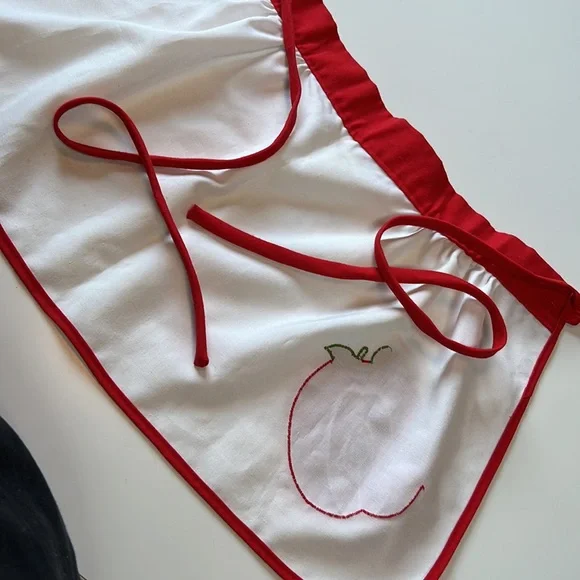 Adorable Apple Apron - Picture 4 of 5